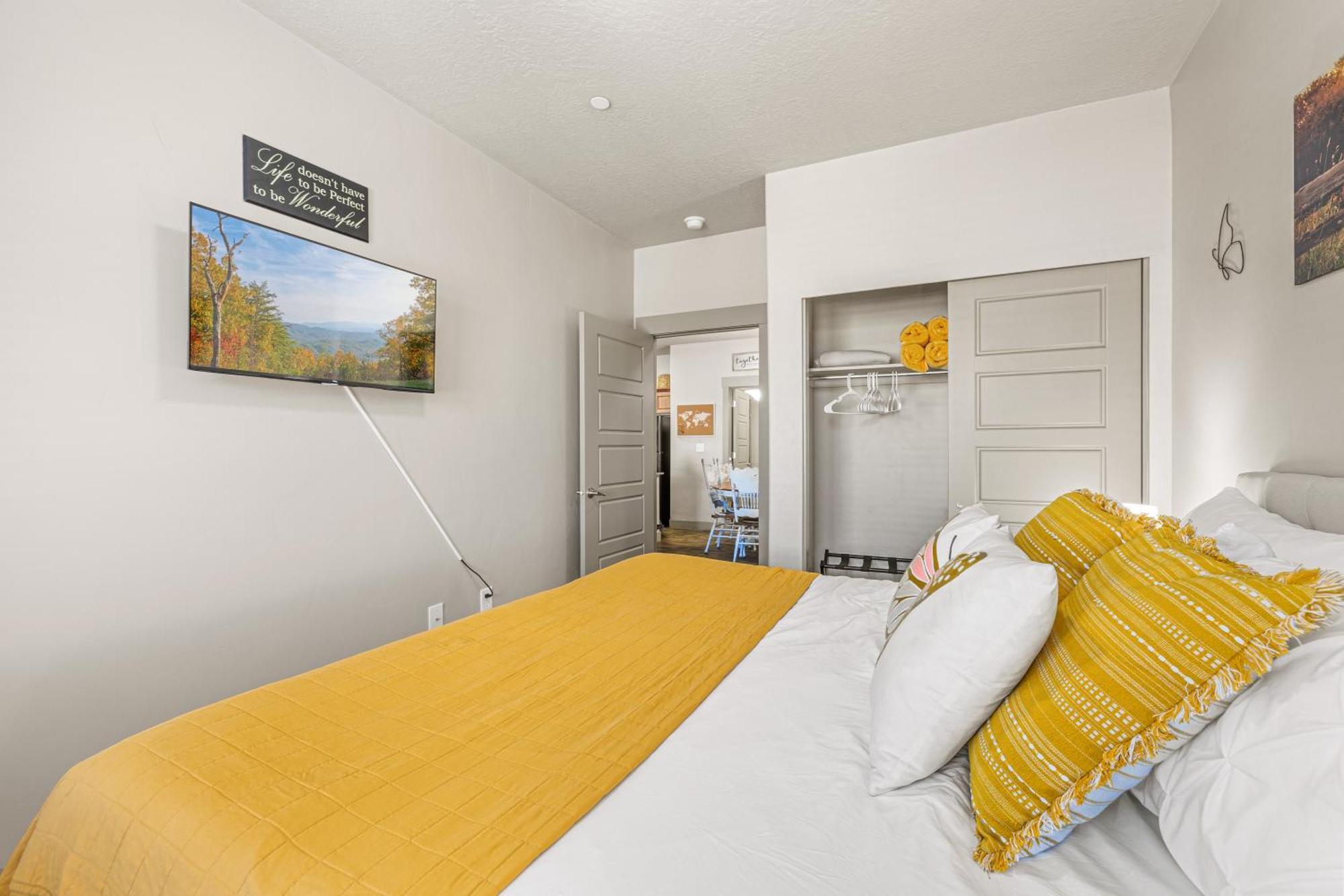 Butterfly Themed Kings Apartment With Private Garage & Access To Lux Hot Tub, Bbq & Gym South Jordan Exterior photo