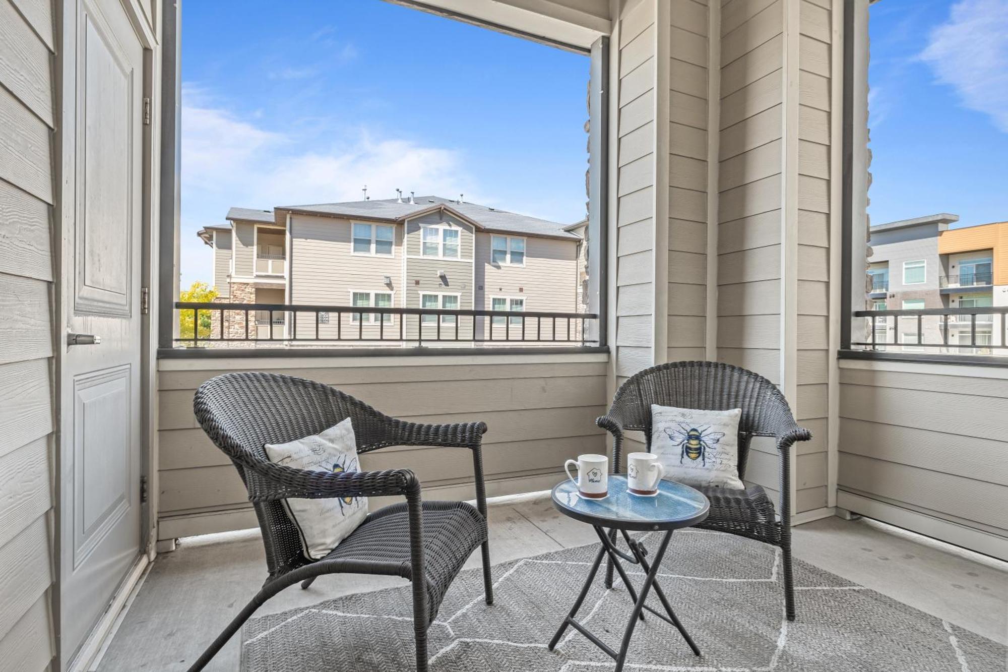 Butterfly Themed Kings Apartment With Private Garage & Access To Lux Hot Tub, Bbq & Gym South Jordan Exterior photo