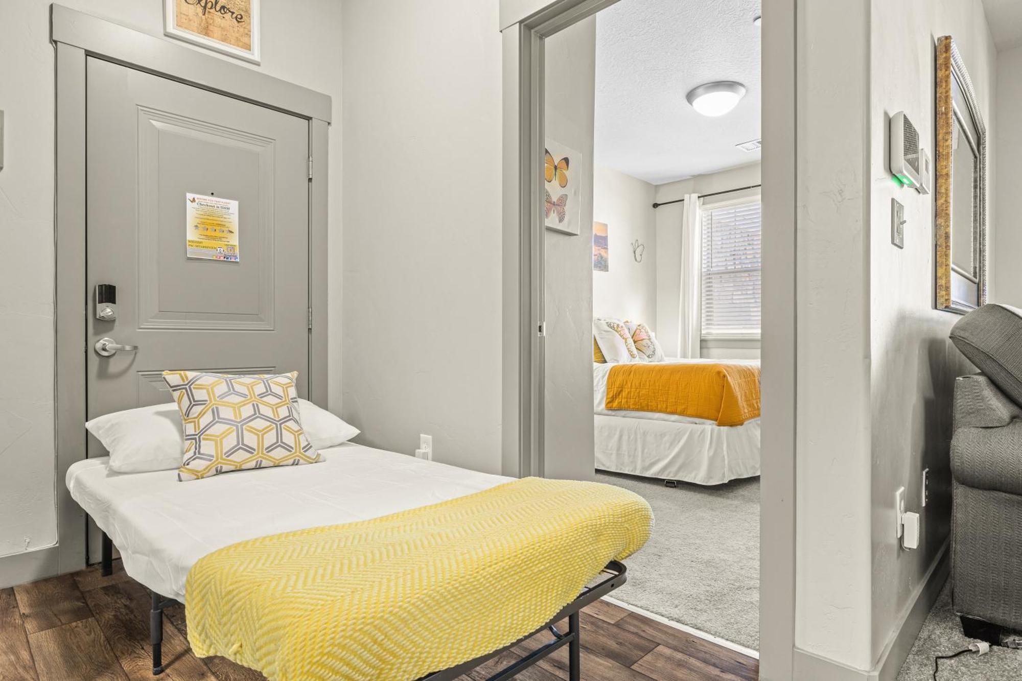 Butterfly Themed Kings Apartment With Private Garage & Access To Lux Hot Tub, Bbq & Gym South Jordan Exterior photo