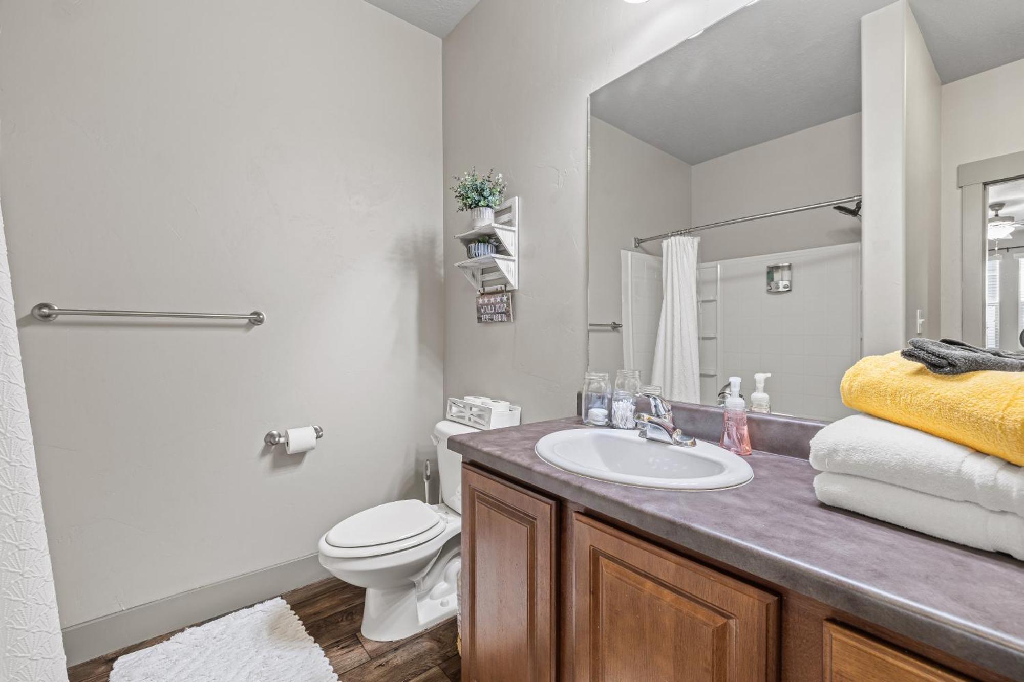 Butterfly Themed Kings Apartment With Private Garage & Access To Lux Hot Tub, Bbq & Gym South Jordan Exterior photo