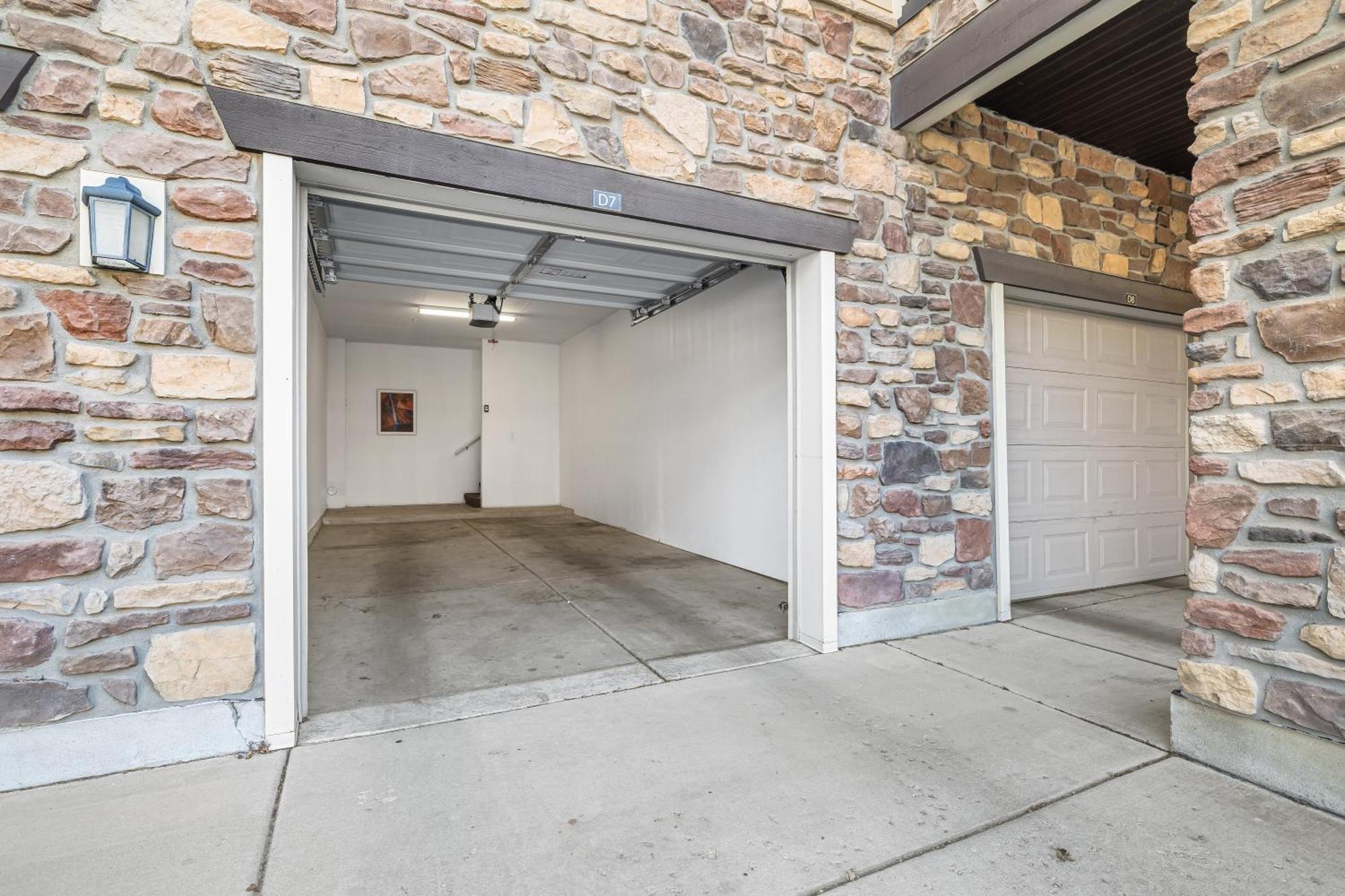 Butterfly Themed Kings Apartment With Private Garage & Access To Lux Hot Tub, Bbq & Gym South Jordan Exterior photo