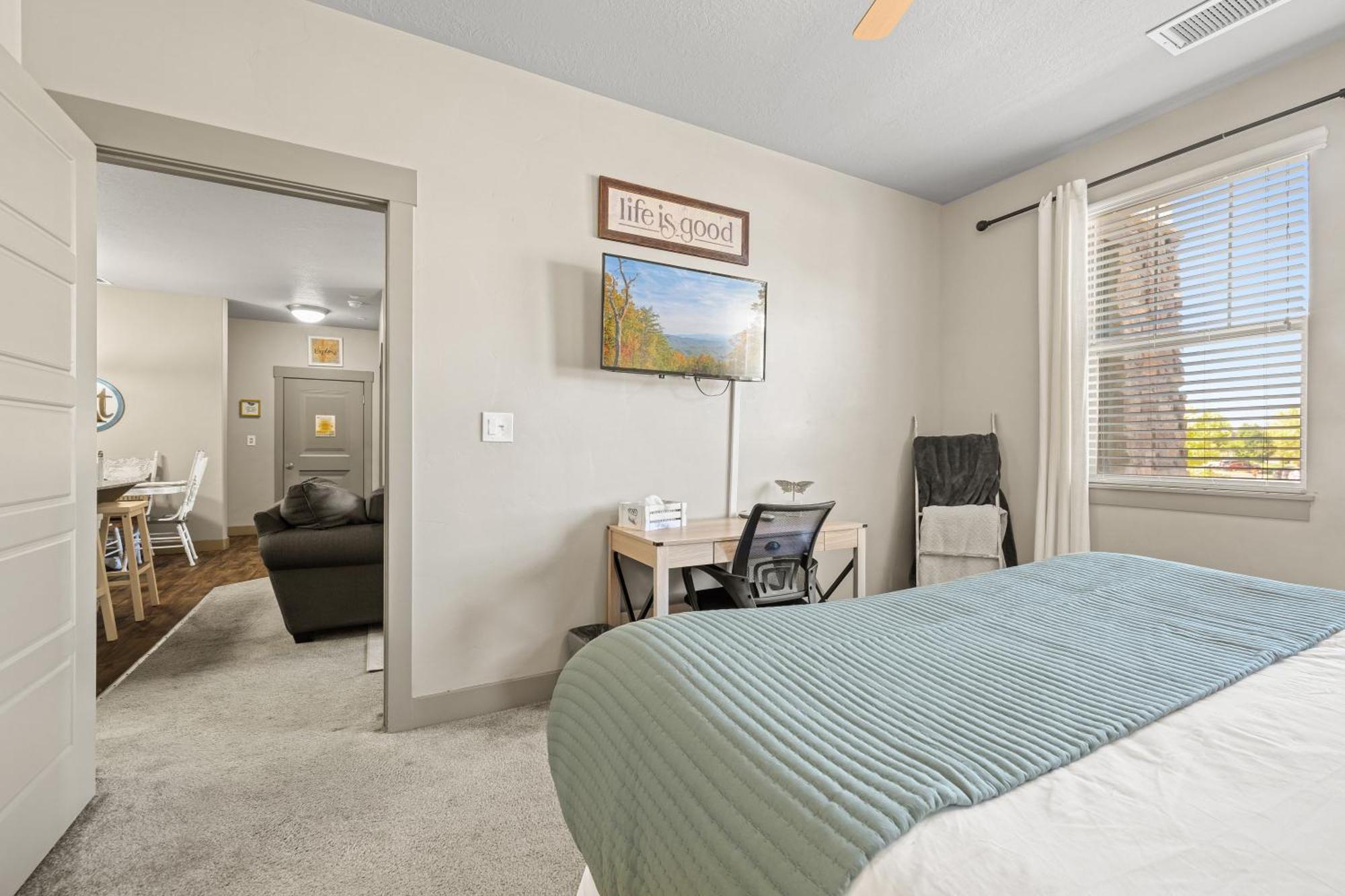 Butterfly Themed Kings Apartment With Private Garage & Access To Lux Hot Tub, Bbq & Gym South Jordan Exterior photo